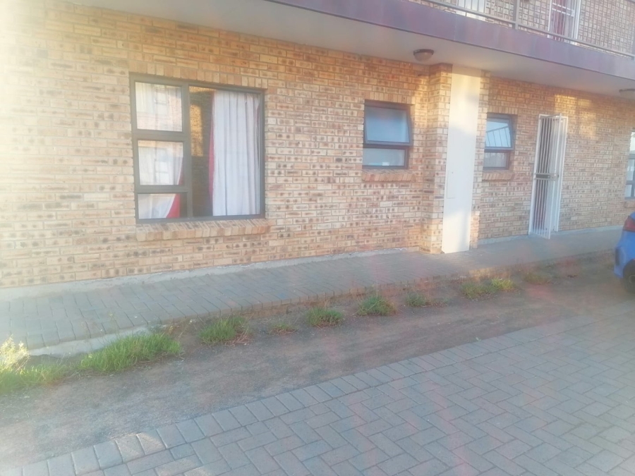 2 Bedroom Property for Sale in Lourierpark Free State